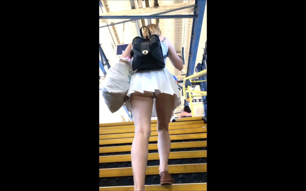 25P Candid Teen Miniskirt Upskirt