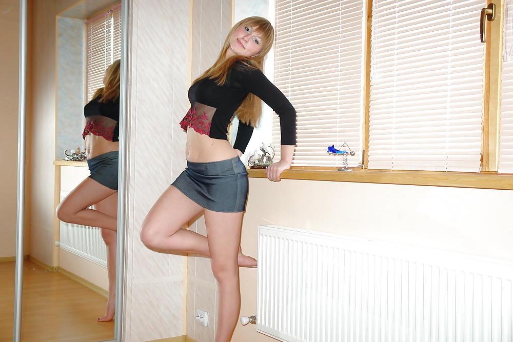 25P THE BEAUTIFUL MARTA - MIRROR TEASE