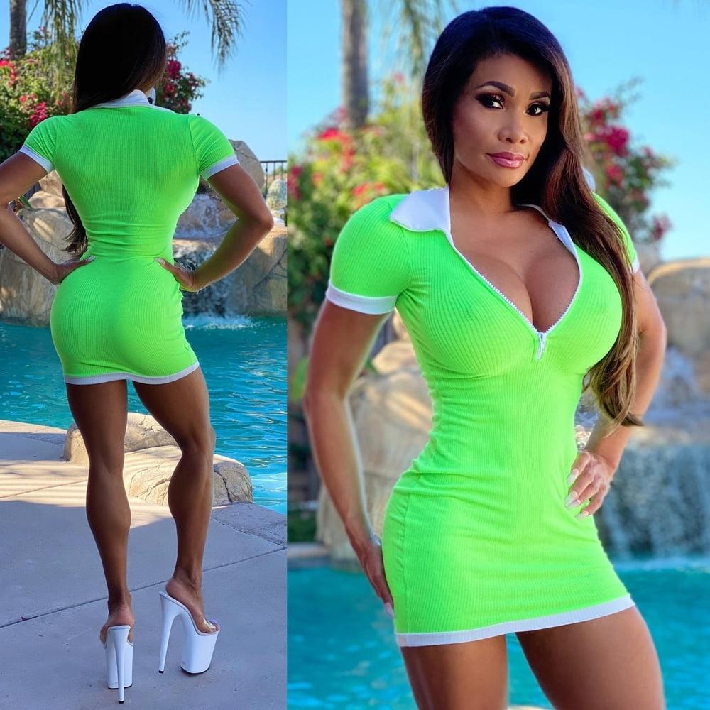 20P Extreme Bimbo