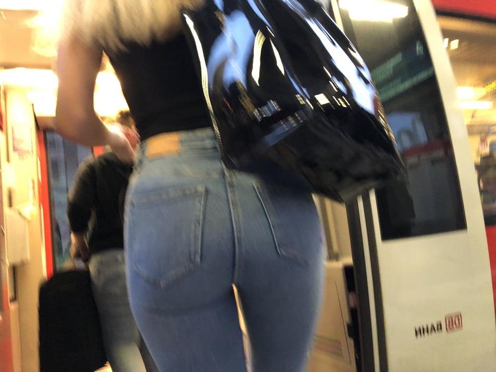 12P Hot Jeans Ass in Train Marburg