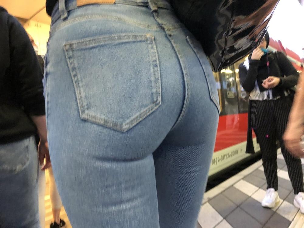 12P Hot Jeans Ass in Train Marburg
