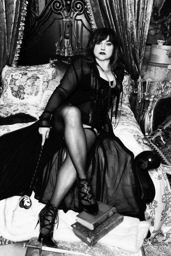 10P Mistress Simone