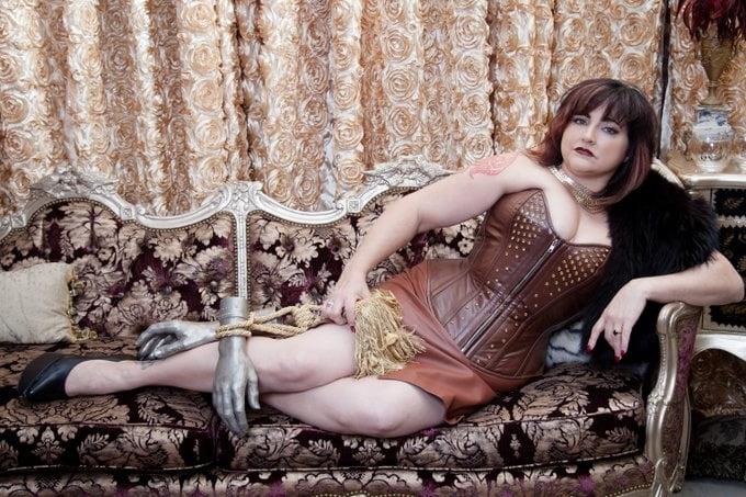 10P Mistress Simone
