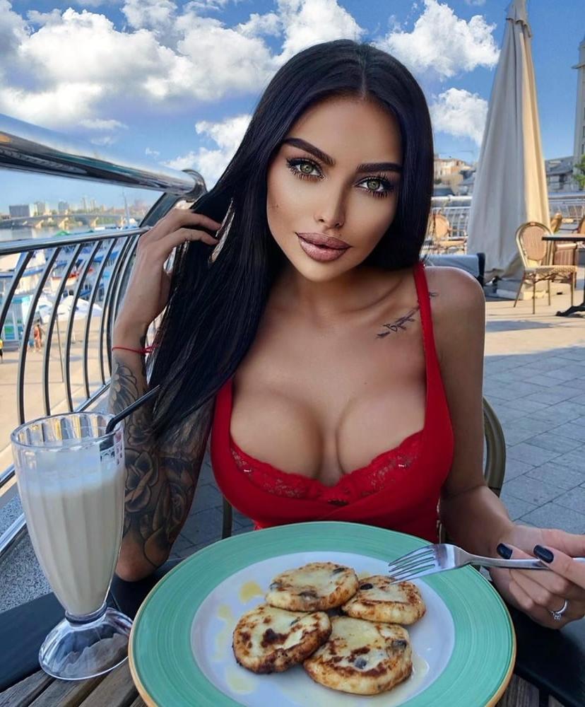 25P Alena Russan Fake Tit Bimbo