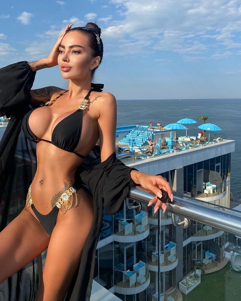 25P Alena Russan Fake Tit Bimbo