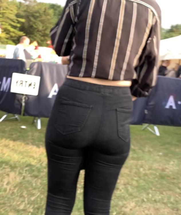 10P Tight jeans ass festival