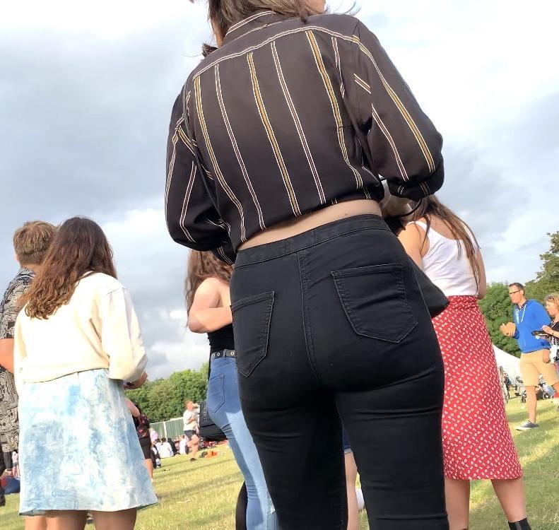 10P Tight jeans ass festival