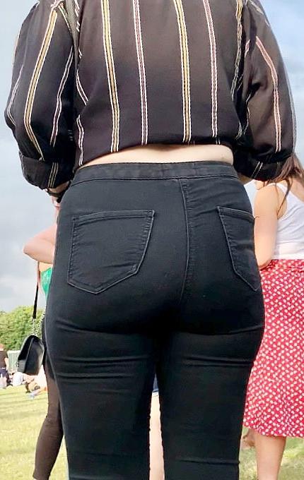 10P Tight jeans ass festival