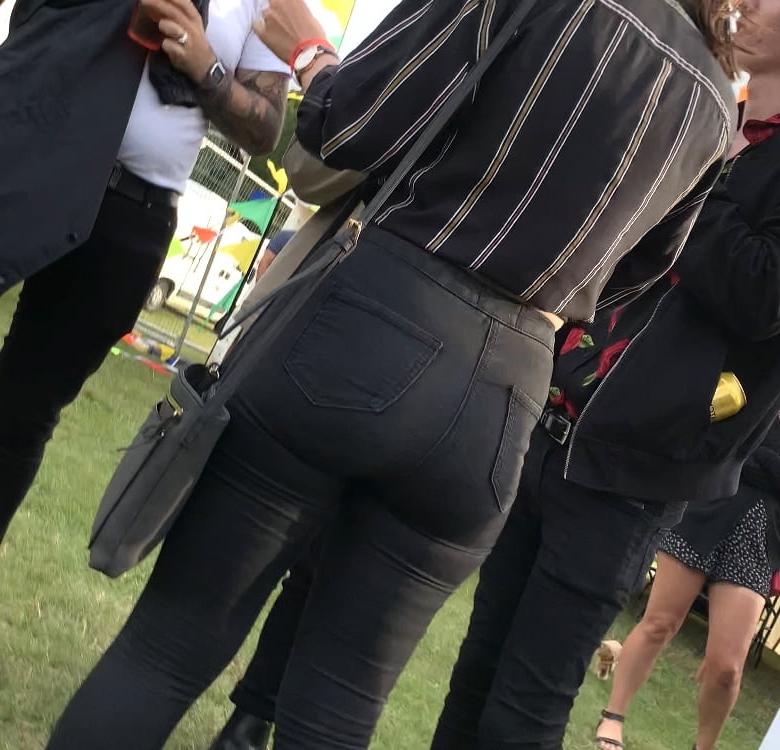 10P Tight jeans ass festival