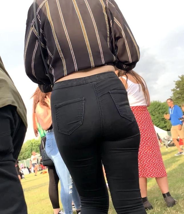 10P Tight jeans ass festival