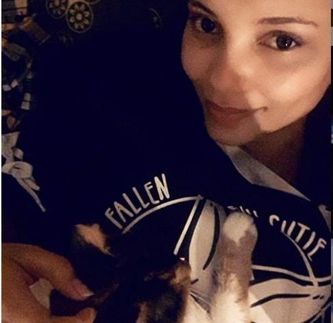 25P 20 yo lightskin spread ass and gaping anus