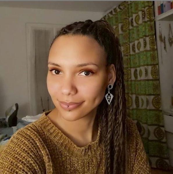 25P 20 yo lightskin spread ass and gaping anus