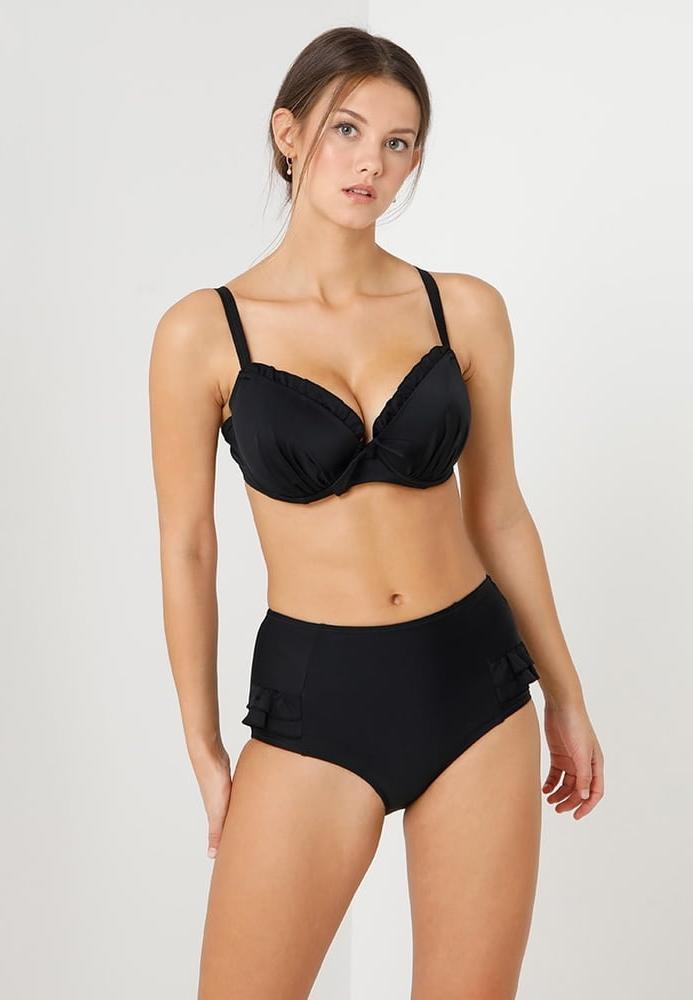 25P Beautiful busty lingerie model