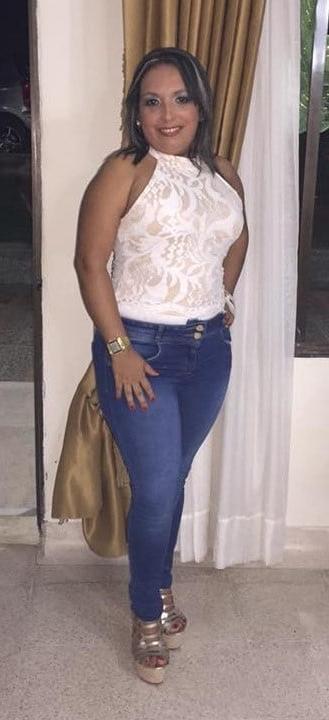 23P Sexy latina milf in jeans