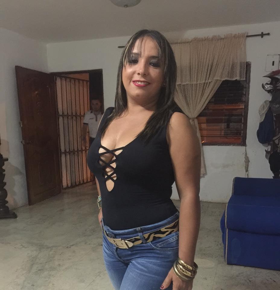 23P Sexy latina milf in jeans