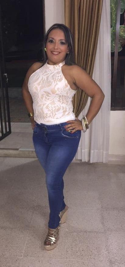 23P Sexy latina milf in jeans