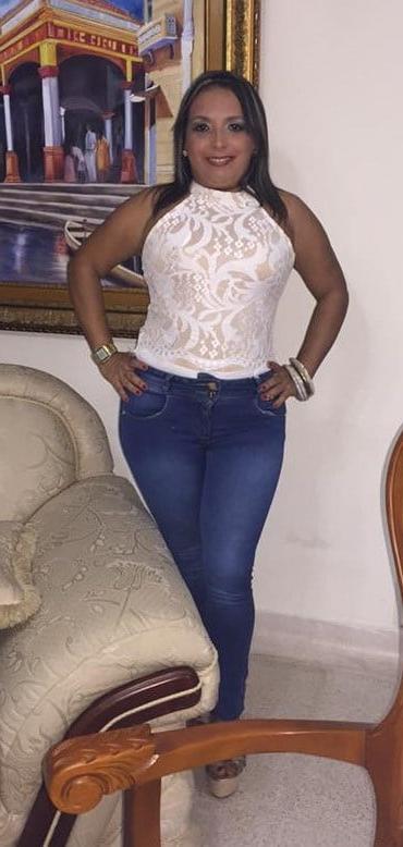 23P Sexy latina milf in jeans