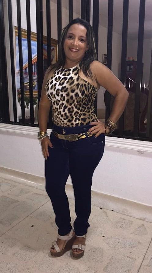 23P Sexy latina milf in jeans