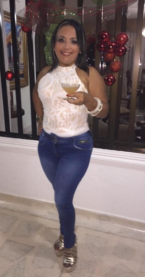 23P Sexy latina milf in jeans