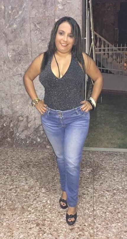 23P Sexy latina milf in jeans