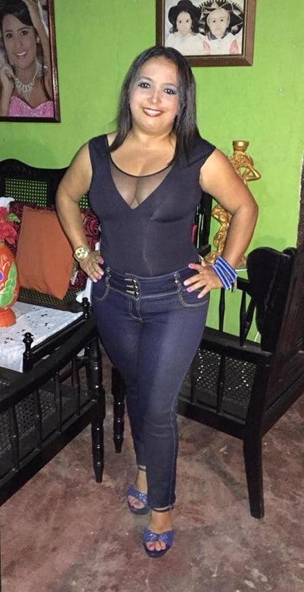 23P Sexy latina milf in jeans