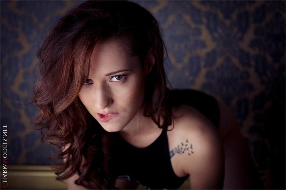 8P Mina popular teenager model poeses in glamour photoset