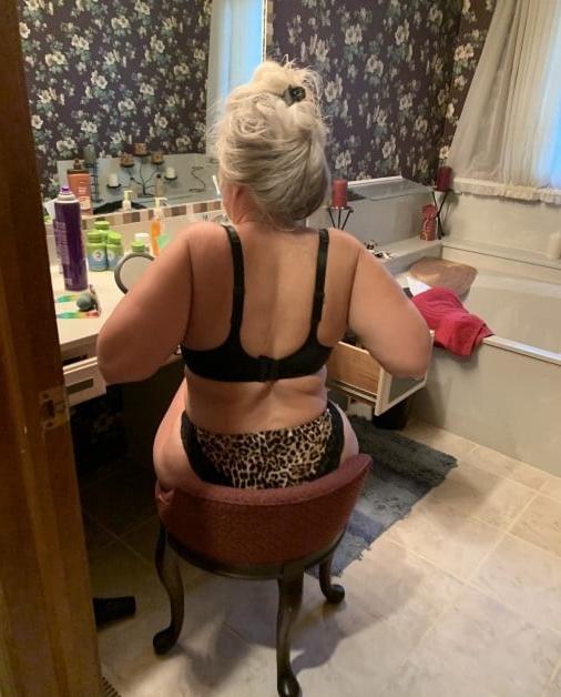 25P Mature wives in bathroom