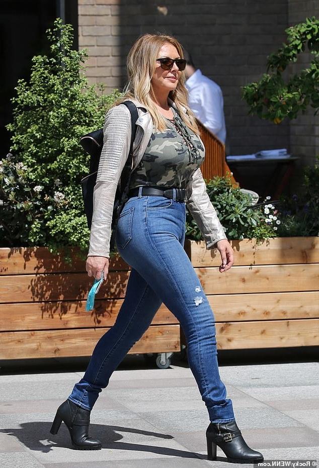 25P Carol Vorderman Nut Buster MILF In Tight Ass Jeans Wank Bank