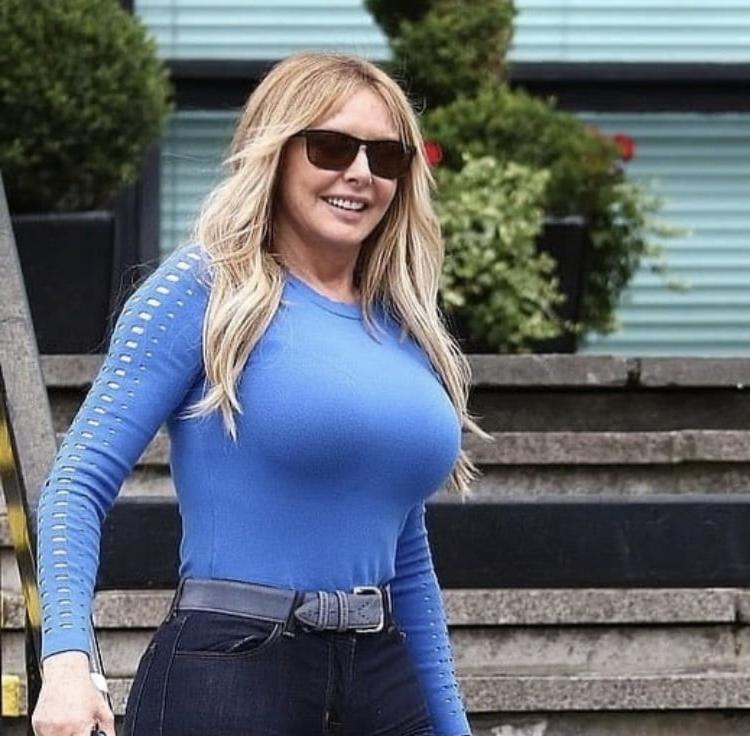 25P Carol Vorderman Nut Buster MILF In Tight Ass Jeans Wank Bank