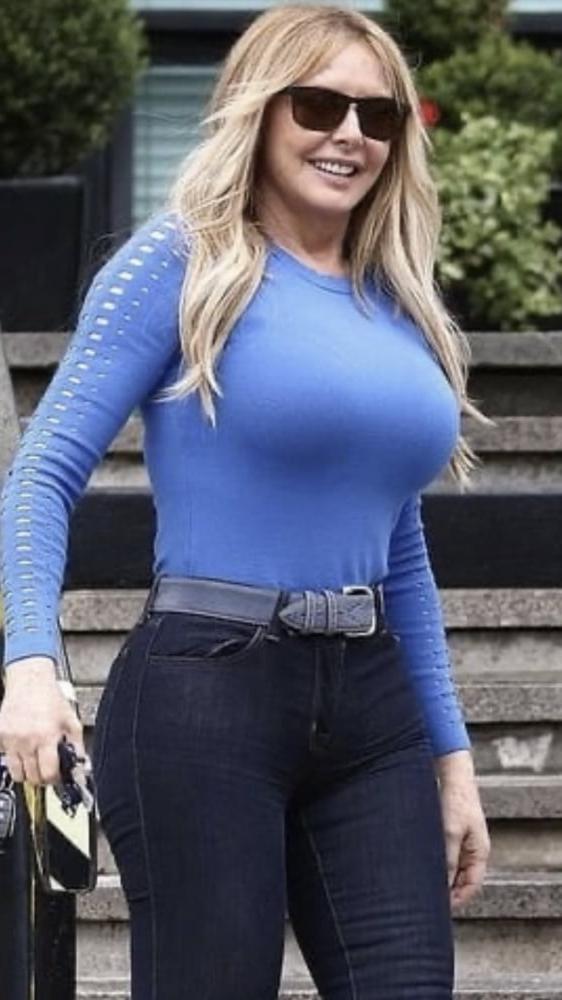 25P Carol Vorderman Nut Buster MILF In Tight Ass Jeans Wank Bank