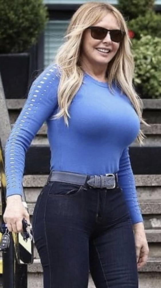 25P Carol Vorderman Nut Buster MILF In Tight Ass Jeans Wank Bank