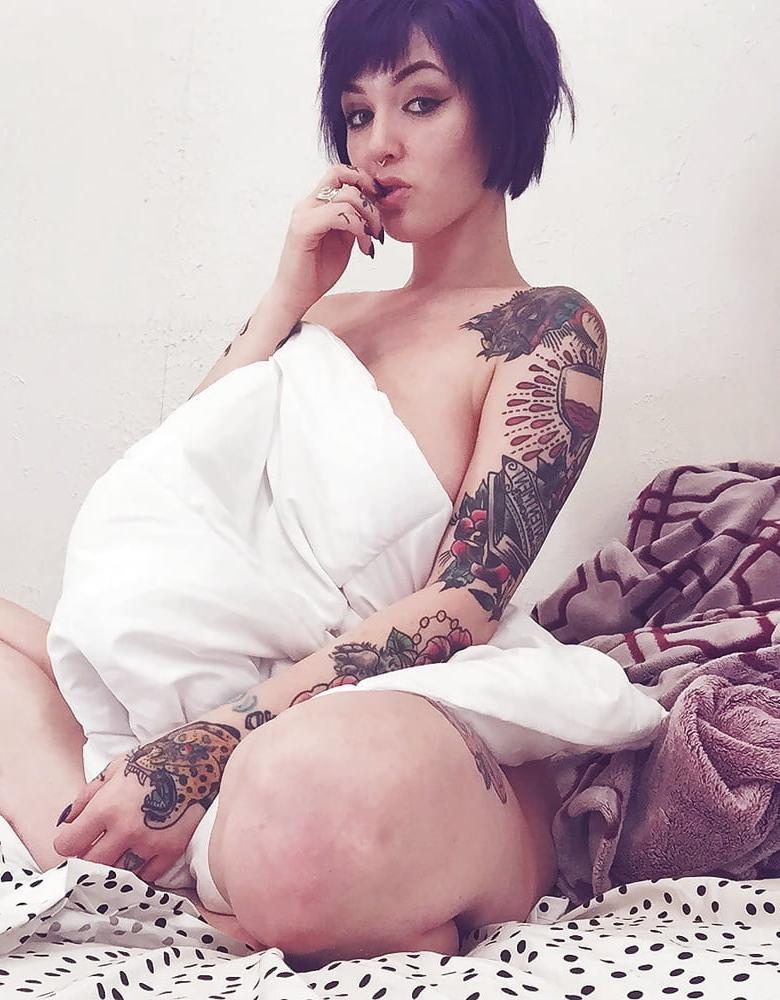 25P Hot Curvy Alt Babe