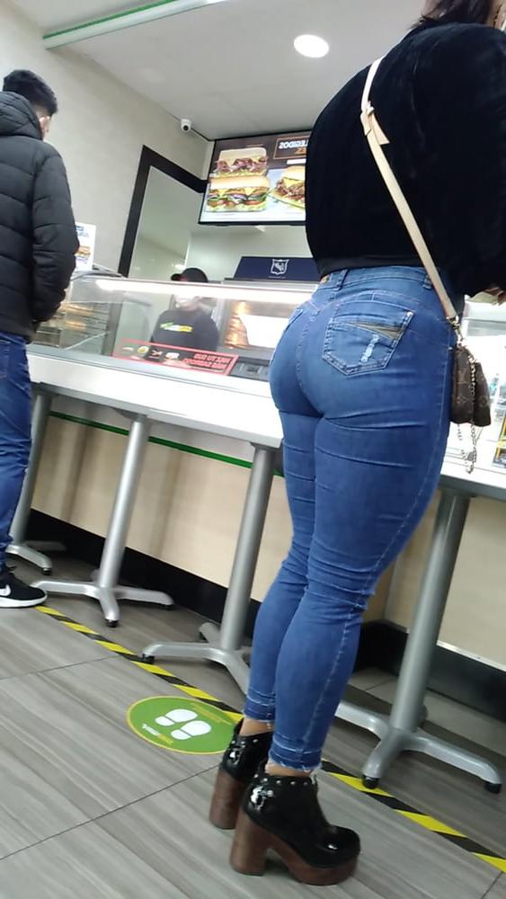 24P HUNTING BIG ASSED VENEZUELAN JEANS CANDID