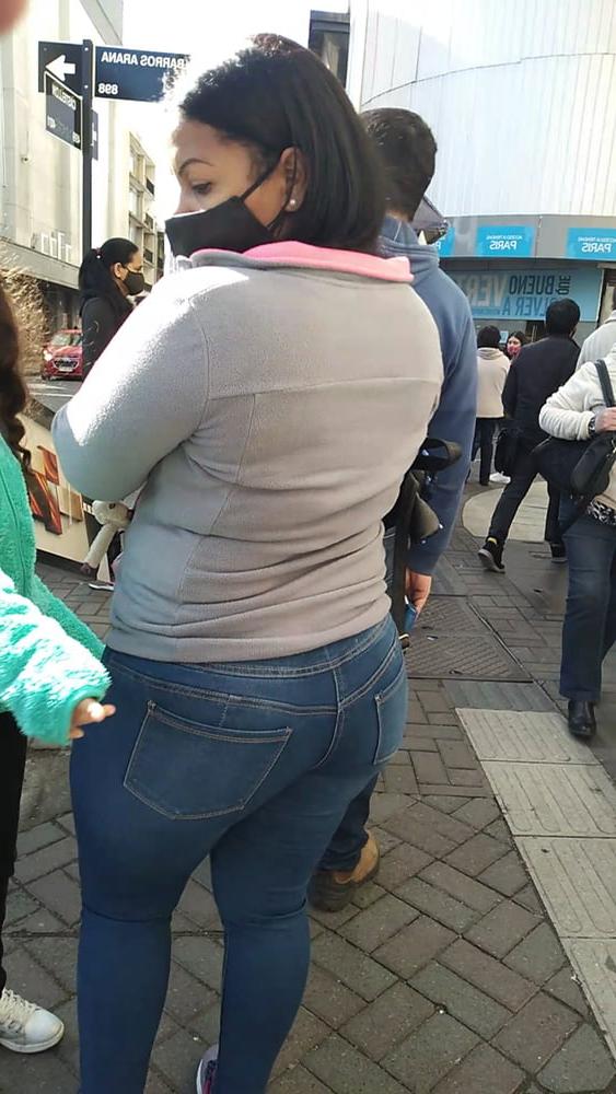24P HUNTING BIG ASSED VENEZUELAN JEANS CANDID