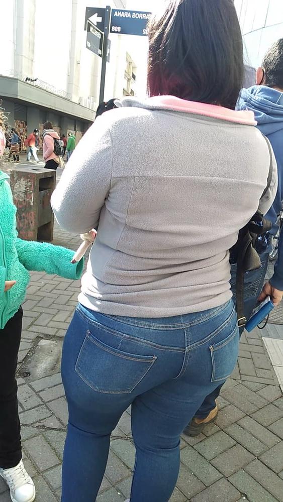 24P HUNTING BIG ASSED VENEZUELAN JEANS CANDID