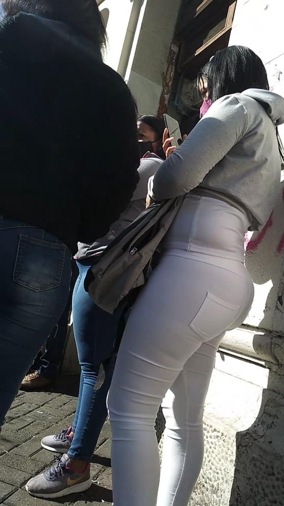 24P HUNTING BIG ASSED VENEZUELAN JEANS CANDID