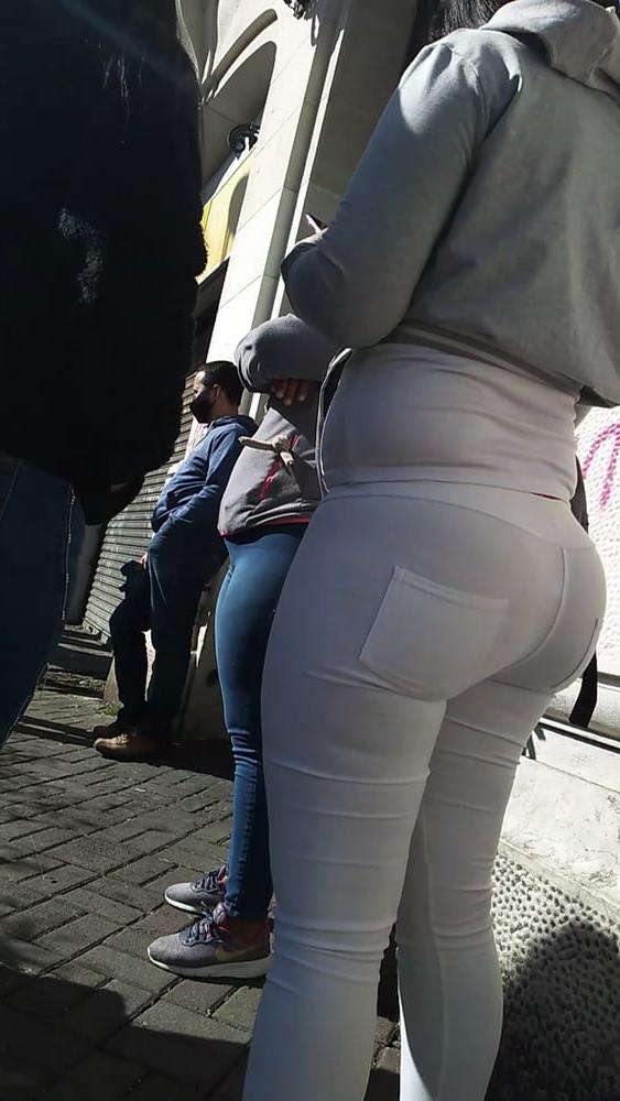 24P HUNTING BIG ASSED VENEZUELAN JEANS CANDID