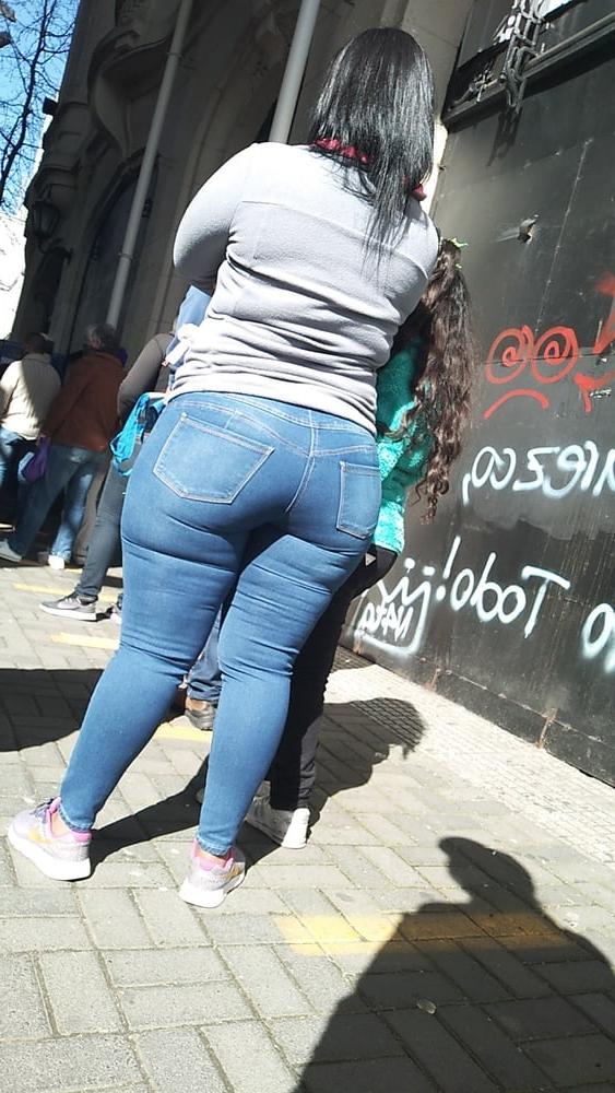 24P HUNTING BIG ASSED VENEZUELAN JEANS CANDID