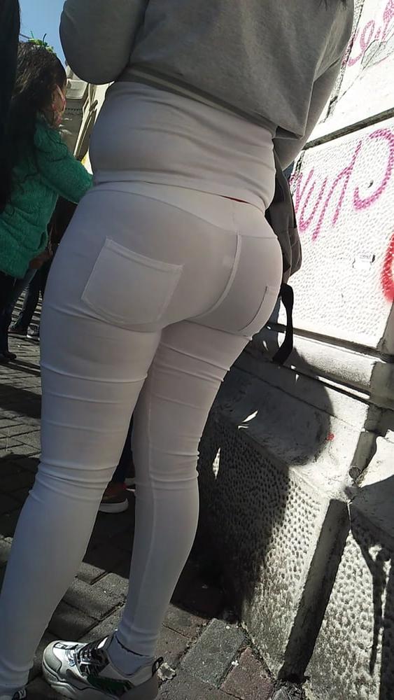 24P HUNTING BIG ASSED VENEZUELAN JEANS CANDID