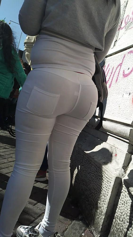 24P HUNTING BIG ASSED VENEZUELAN JEANS CANDID