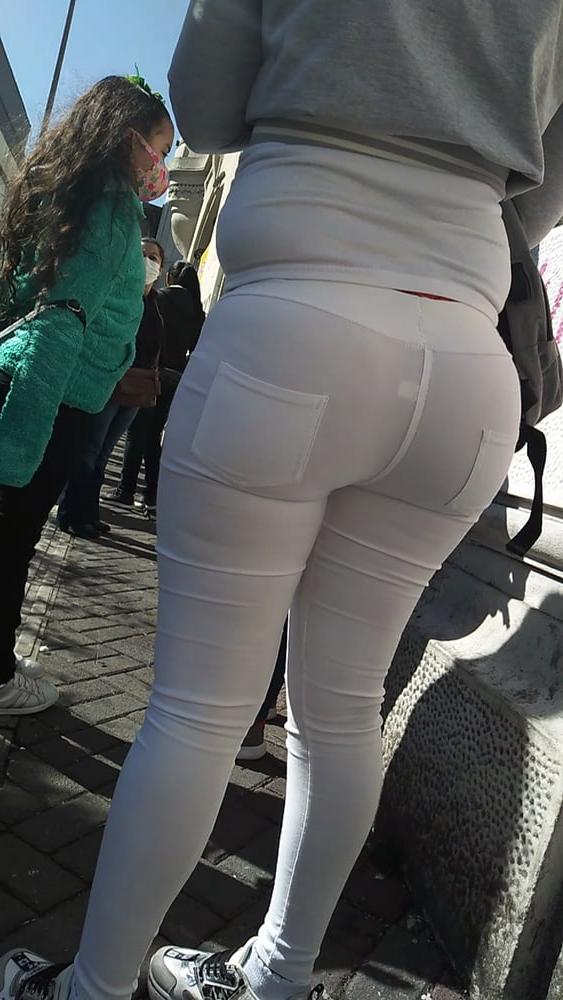 24P HUNTING BIG ASSED VENEZUELAN JEANS CANDID