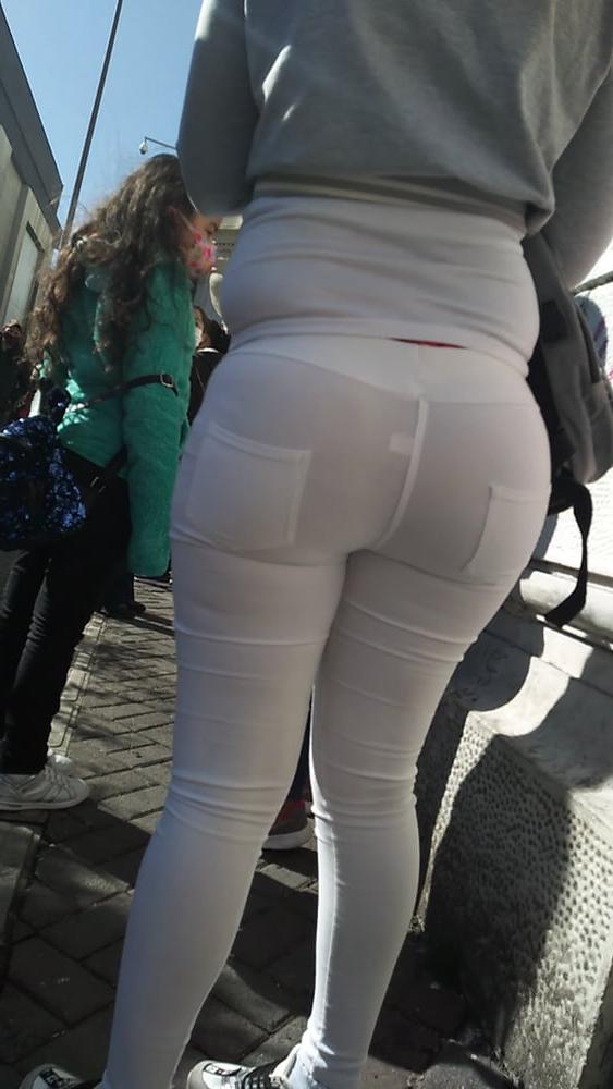 24P HUNTING BIG ASSED VENEZUELAN JEANS CANDID
