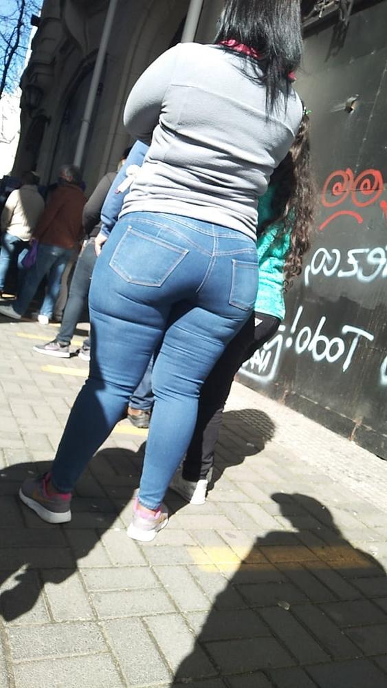 24P HUNTING BIG ASSED VENEZUELAN JEANS CANDID