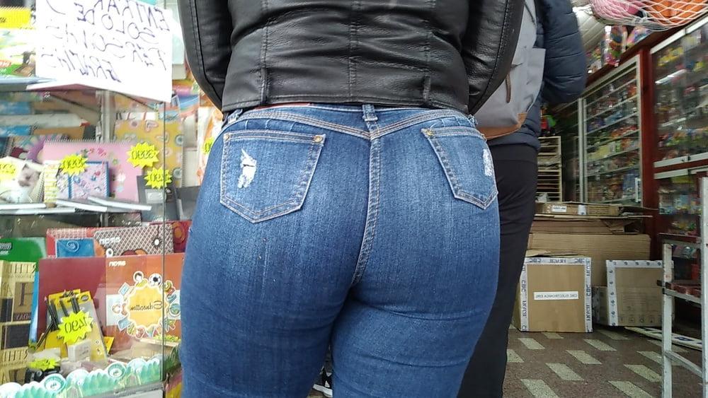 24P HUNTING BIG ASSED VENEZUELAN JEANS CANDID