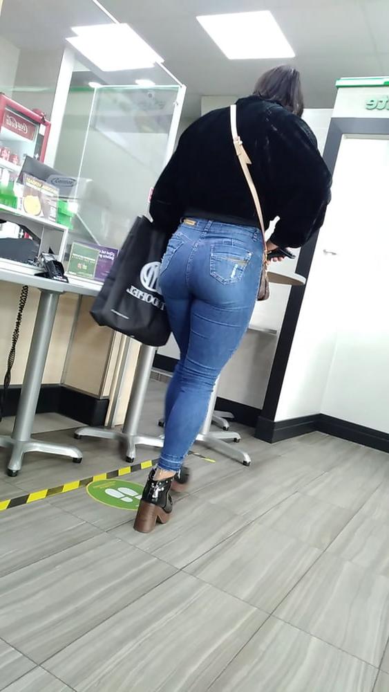 24P HUNTING BIG ASSED VENEZUELAN JEANS CANDID