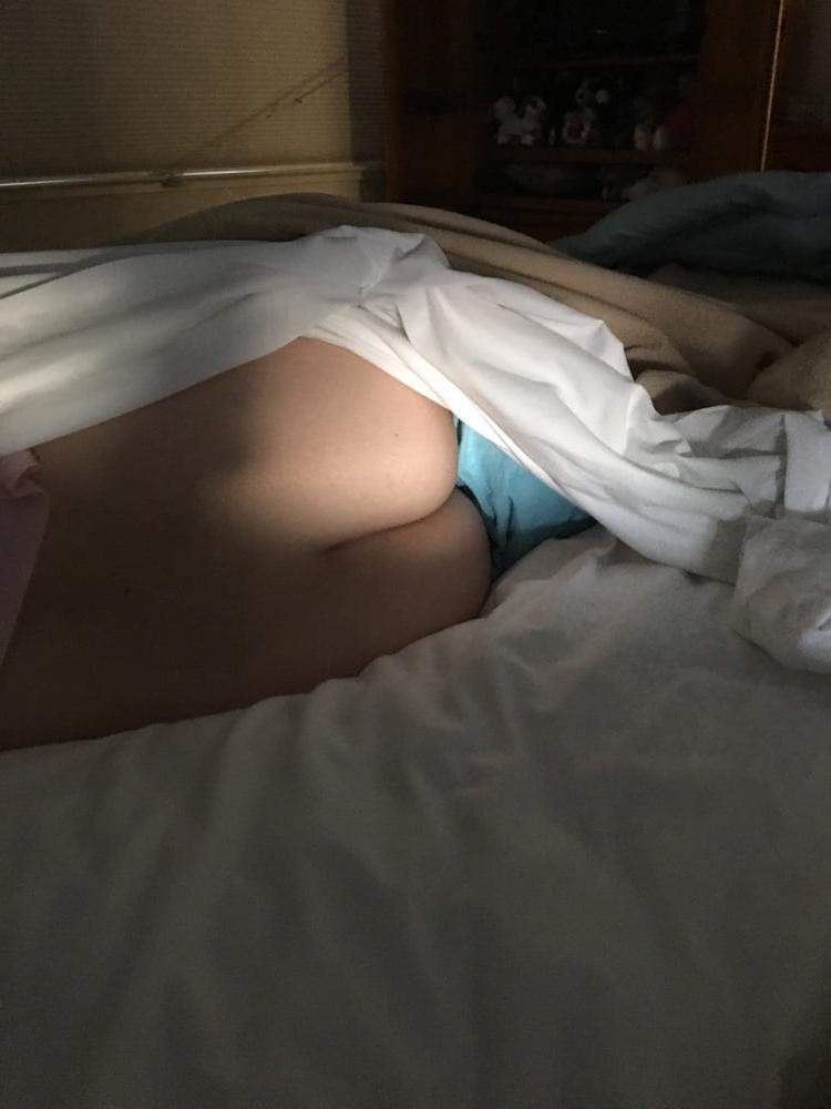 24P Unaware wife on Bed
