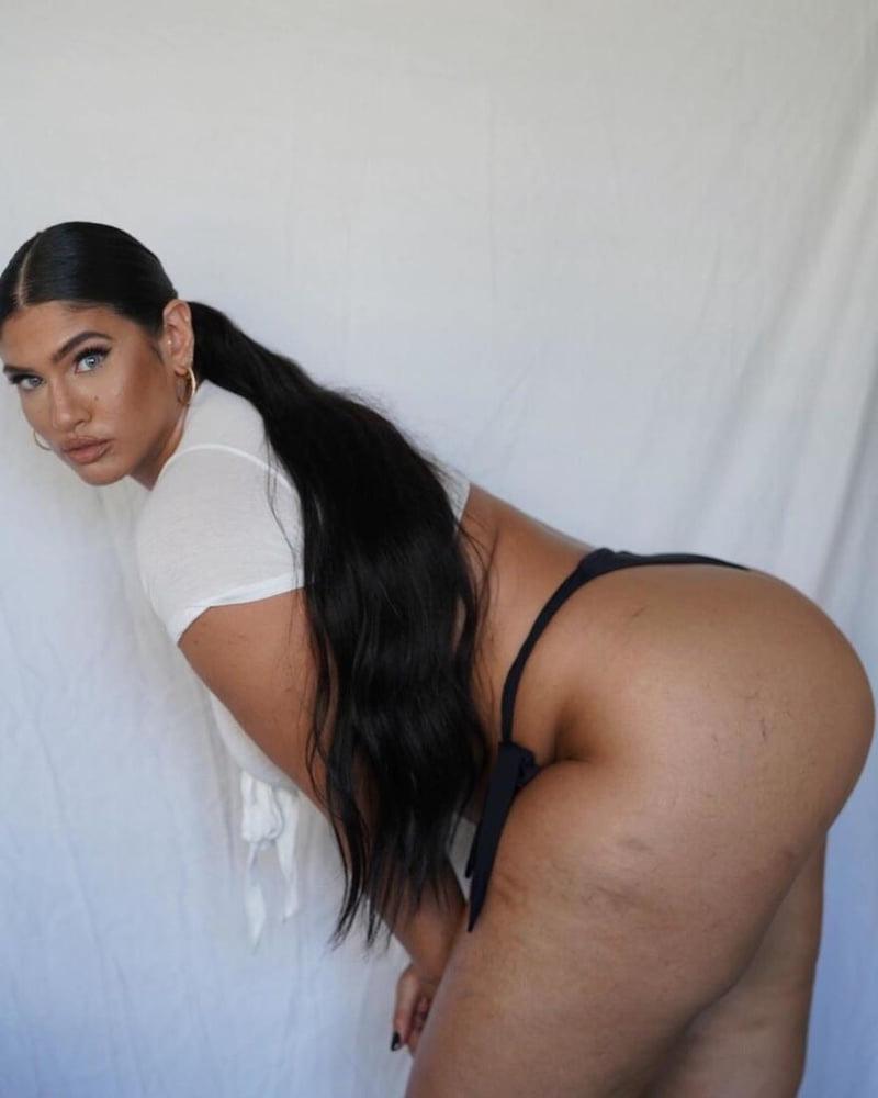 10P Latecia Thomas Sexy Thick Model