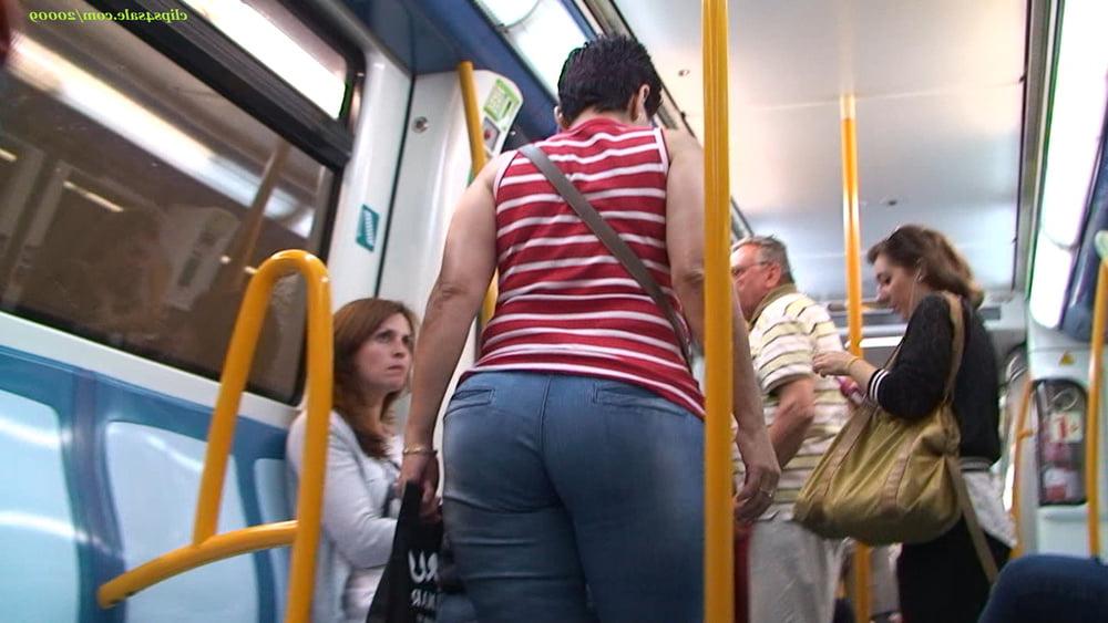 25P candid Spanish milf in jeans GLUTEUS DIVINUS