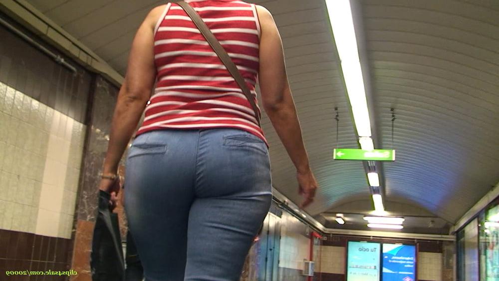 25P candid Spanish milf in jeans GLUTEUS DIVINUS
