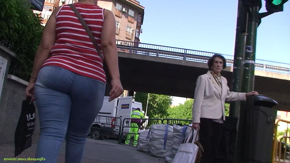 25P candid Spanish milf in jeans GLUTEUS DIVINUS